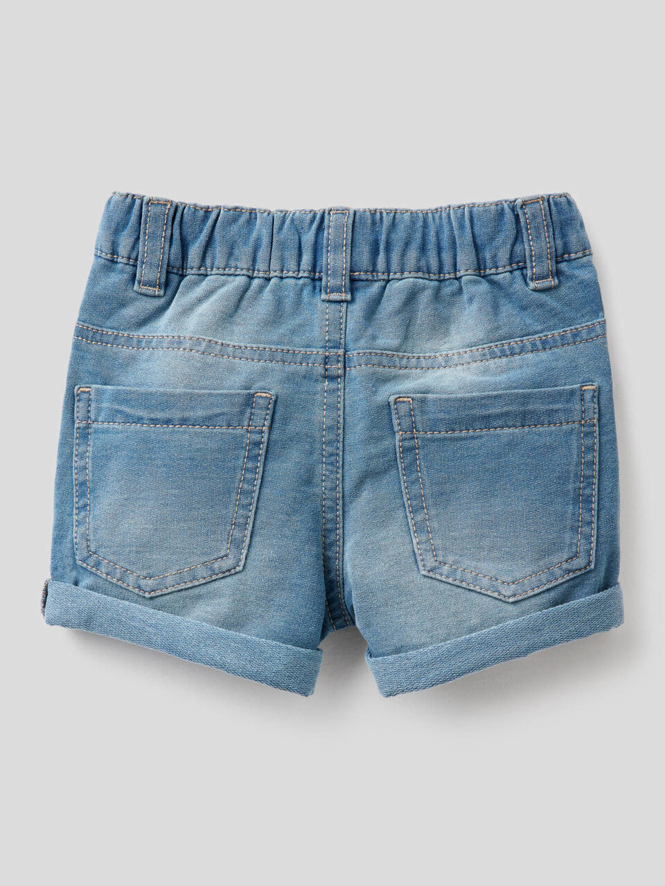 Kurze Hose aus Sweatstoff mit Denim-Effekt image number 2