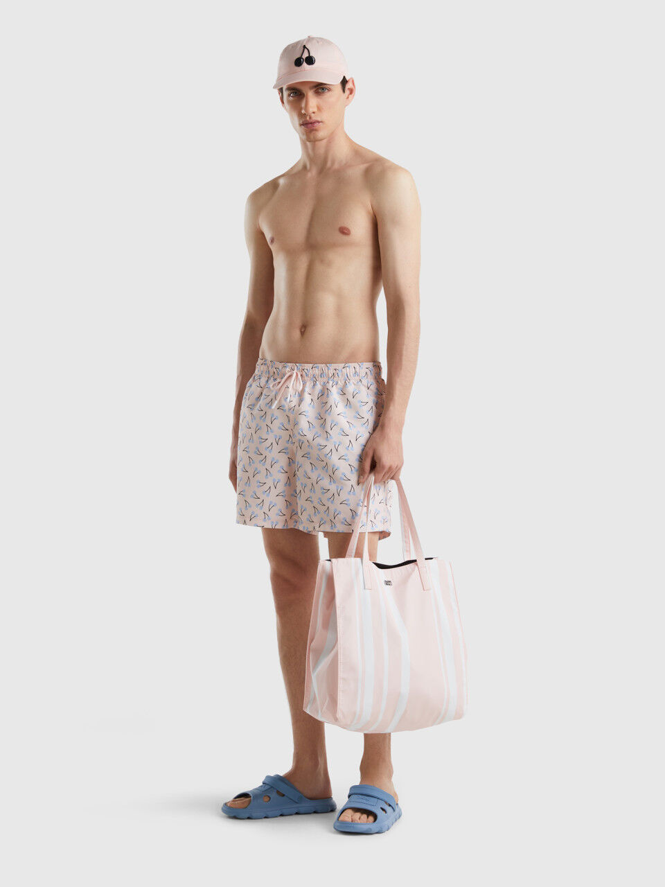 Bade-Boxershorts in Hellrosa mit Kirschmuster