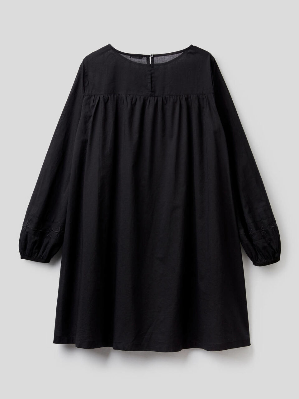 Kleid in leichter Baumwolle mit Stickereien image number 2