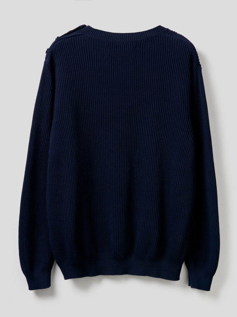 Pullover mit Knöpfen an der Schulter Herren image number 2