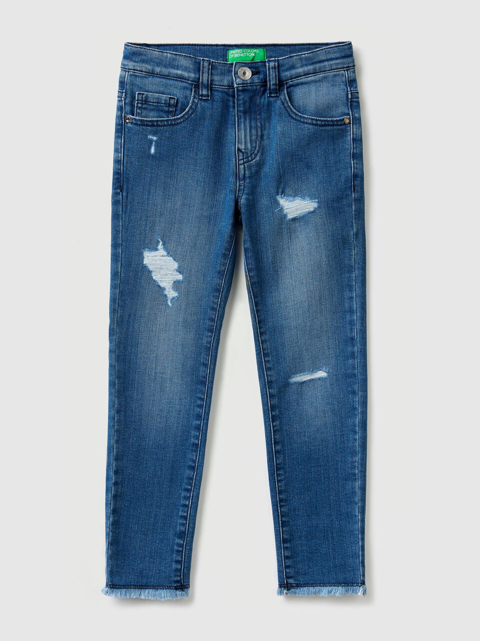 Elastische Jeans mit Rissen image number 1