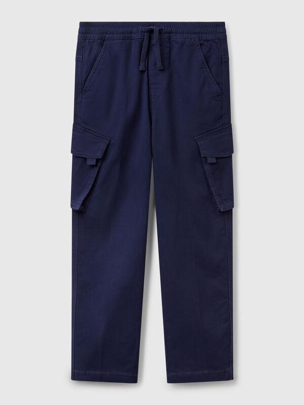 Schmal geschnittene Cargohose Jungen