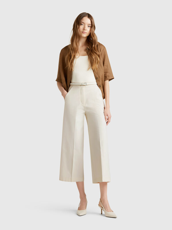 Hoch taillierte, kurze Hose Damen
