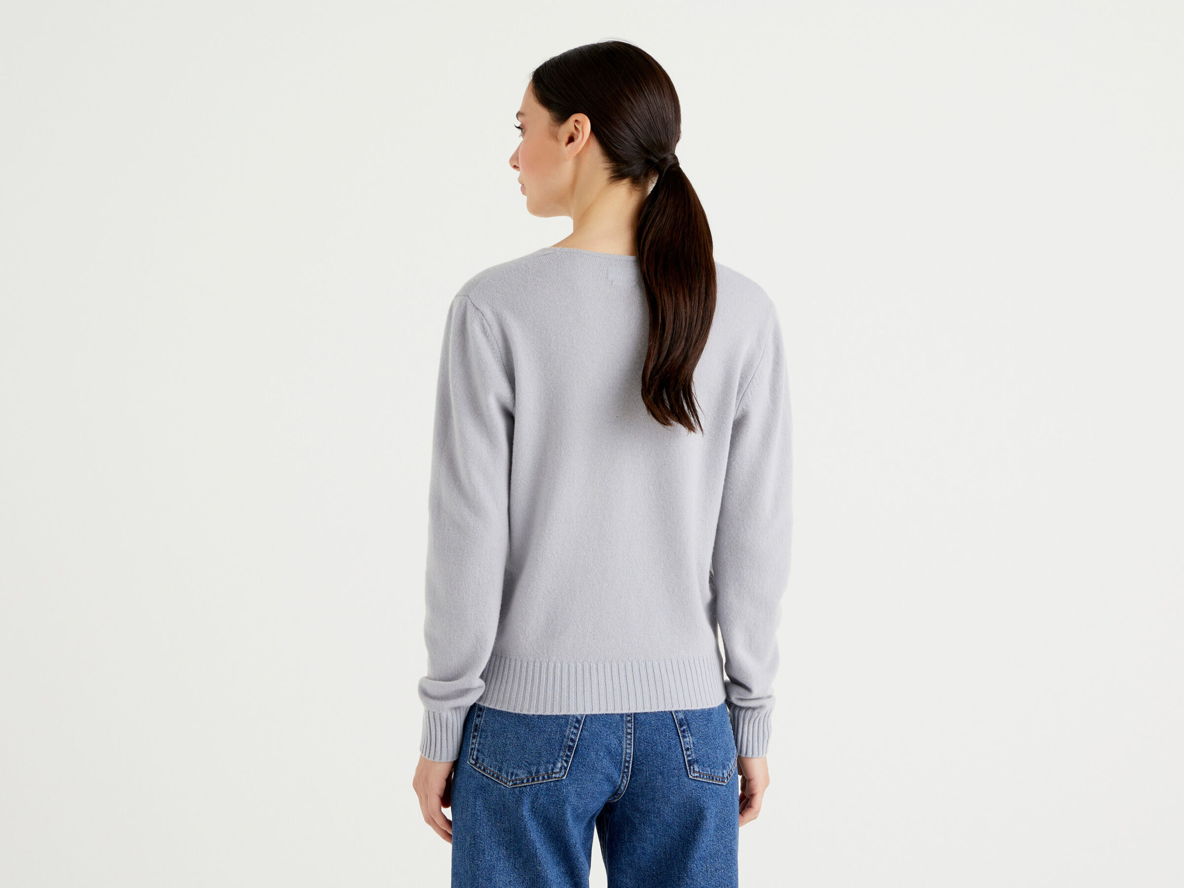 Pullover in einer Cashmeremischung mit V-Ausschnitt image number 2