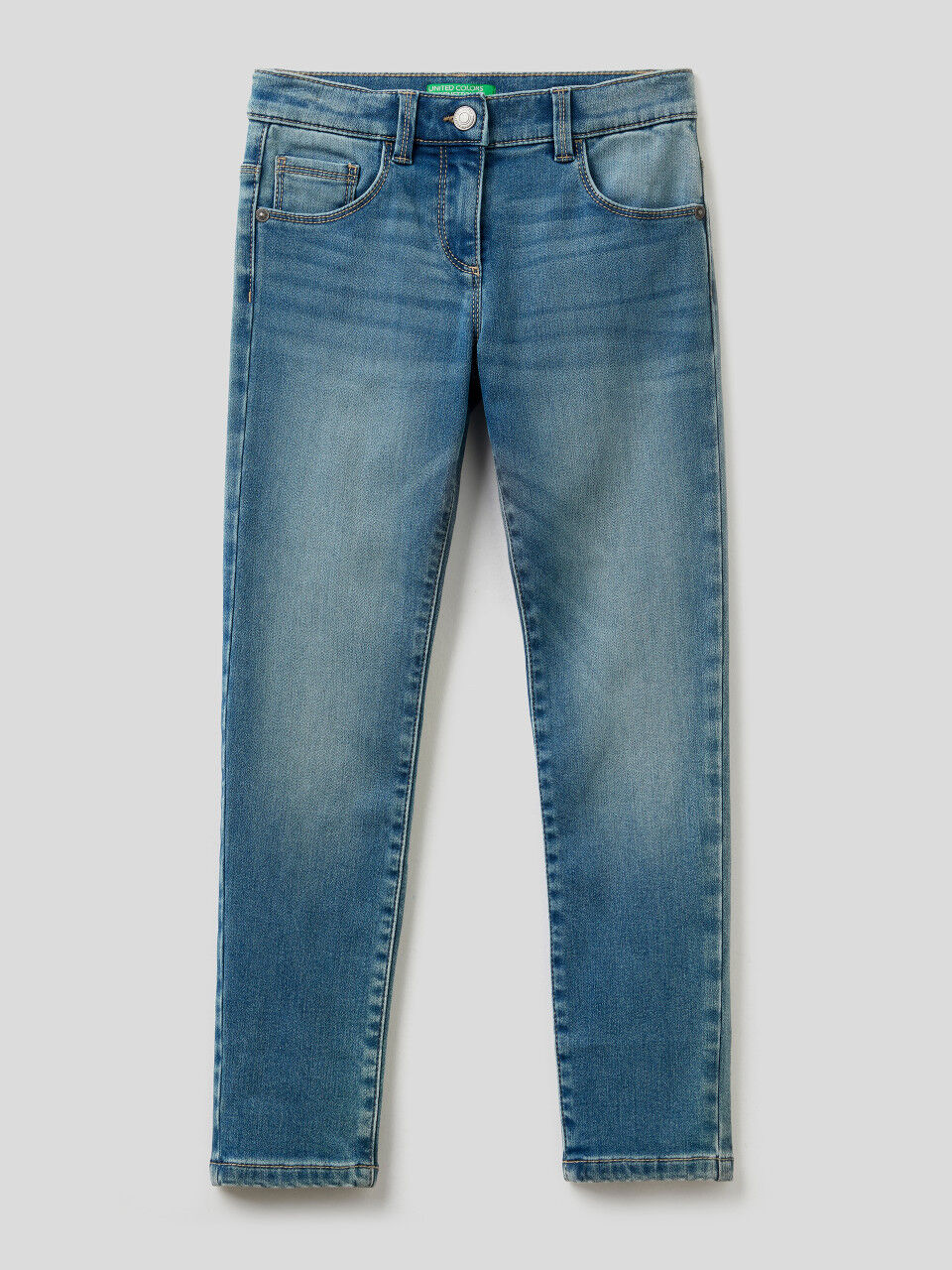 Wärmende Jeans mit Used-Effekt