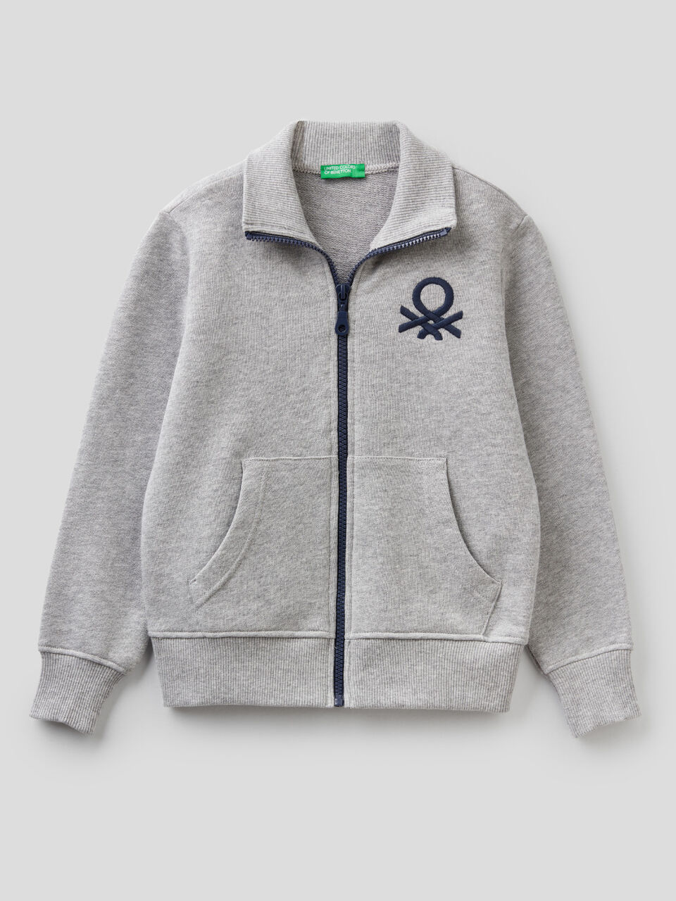 Sweatshirt mit Reißverschluss und aufgesticktem Logo image number 1