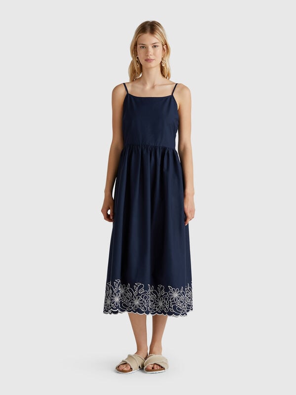 Kleid mit Blumenstickerei Damen