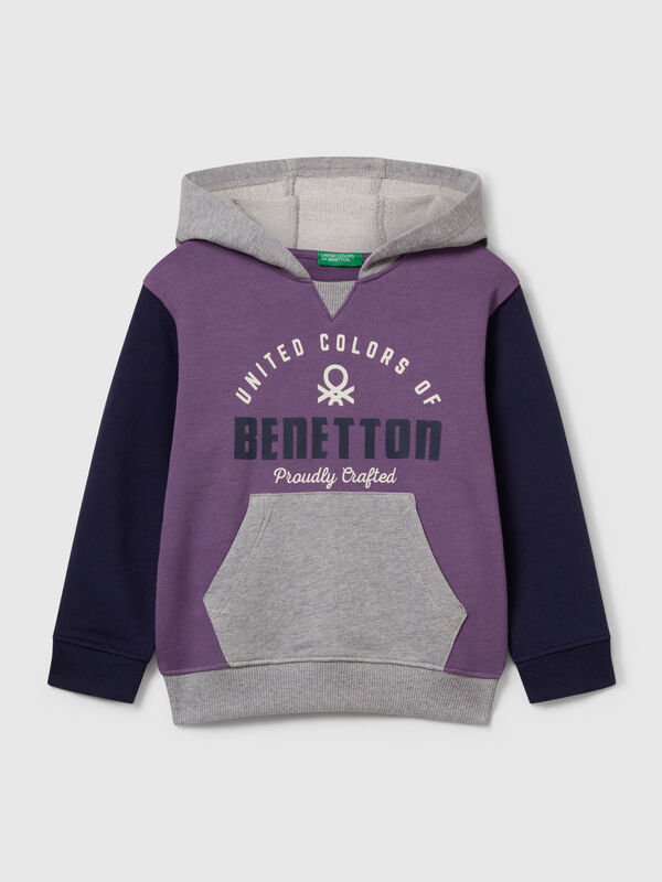Sweatshirt mit Tasche und Kapuze Jungen