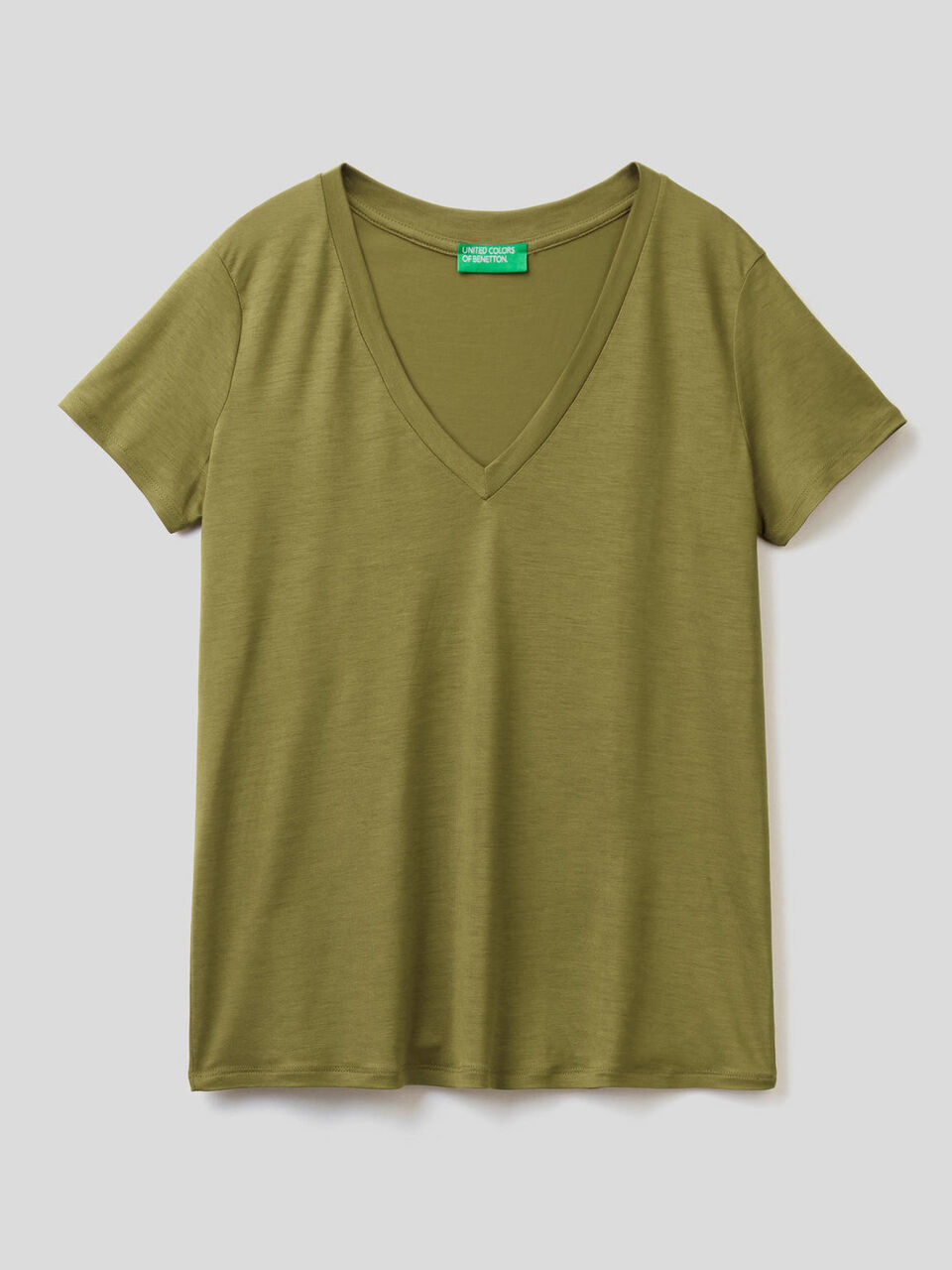 T-Shirt mit V-Ausschnitt image number 1