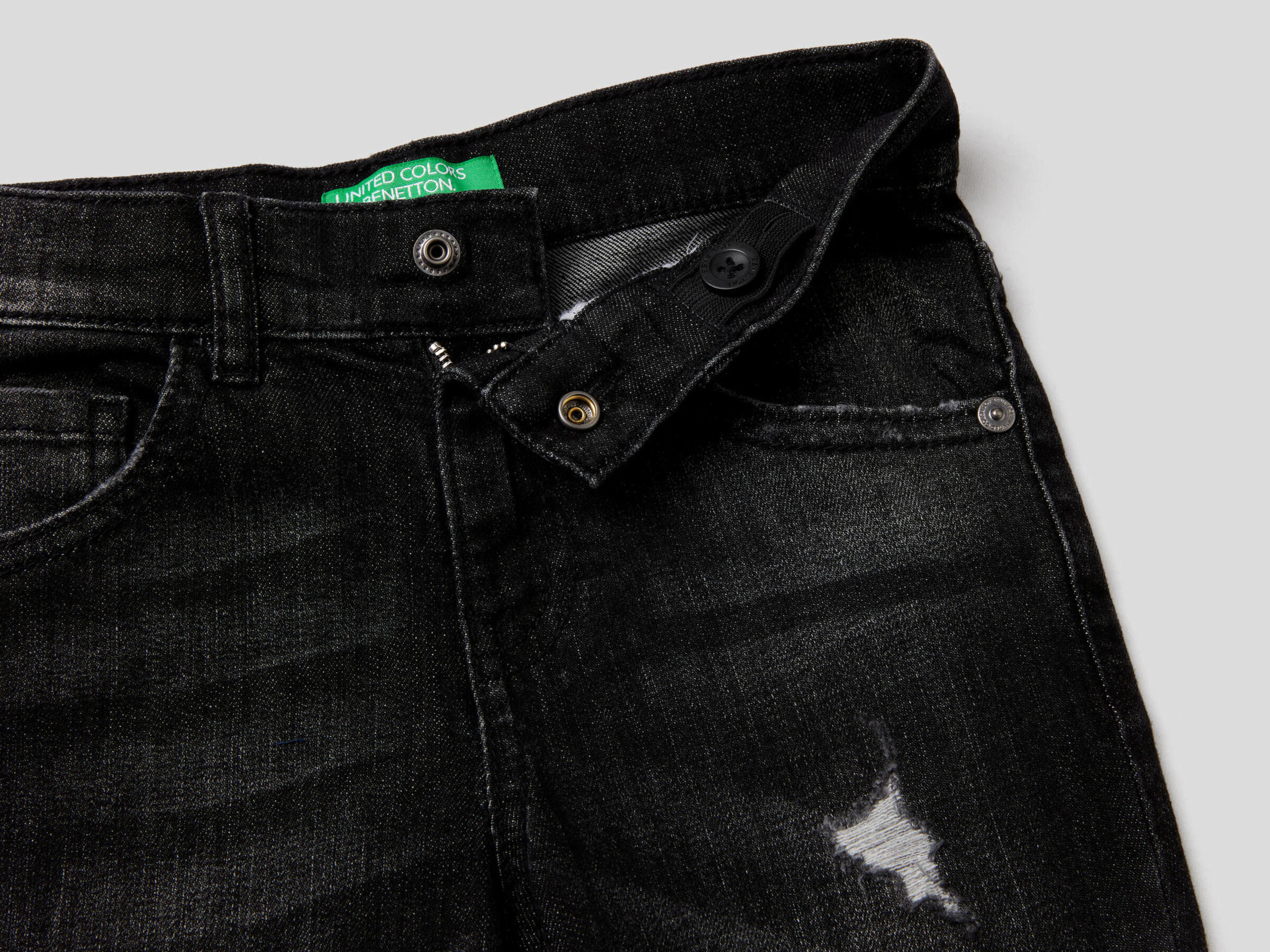 Skinny-Fit-Jeans mit Destroyed-Effekten image number null