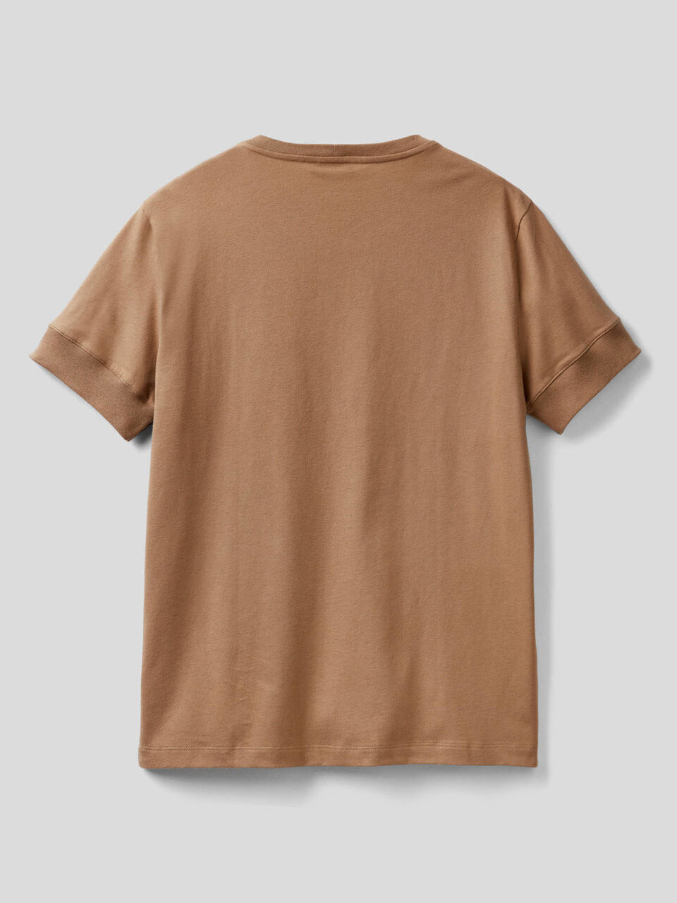 Einfarbiges T-Shirt mit kurzen Ärmeln image number 2