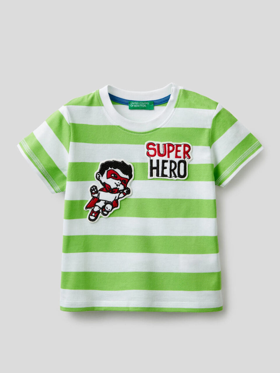 Gestreiftes T-Shirt mit Aufnähern image number 1