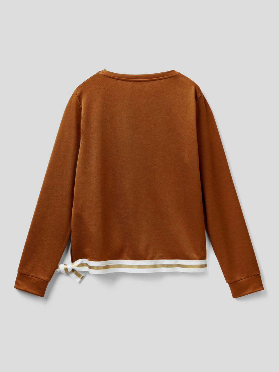 Pullover mit Saum unten in einer Kontrastfarbe image number 2