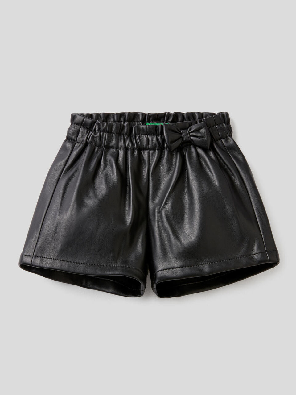 Shorts aus beschichtetem Stoff image number 1