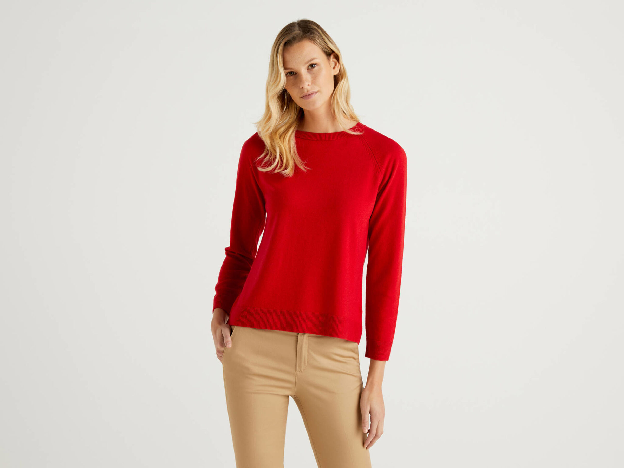 Roter Pullover Mit Rundausschnitt In Einer Mischung Aus Wolle Und Cashmere