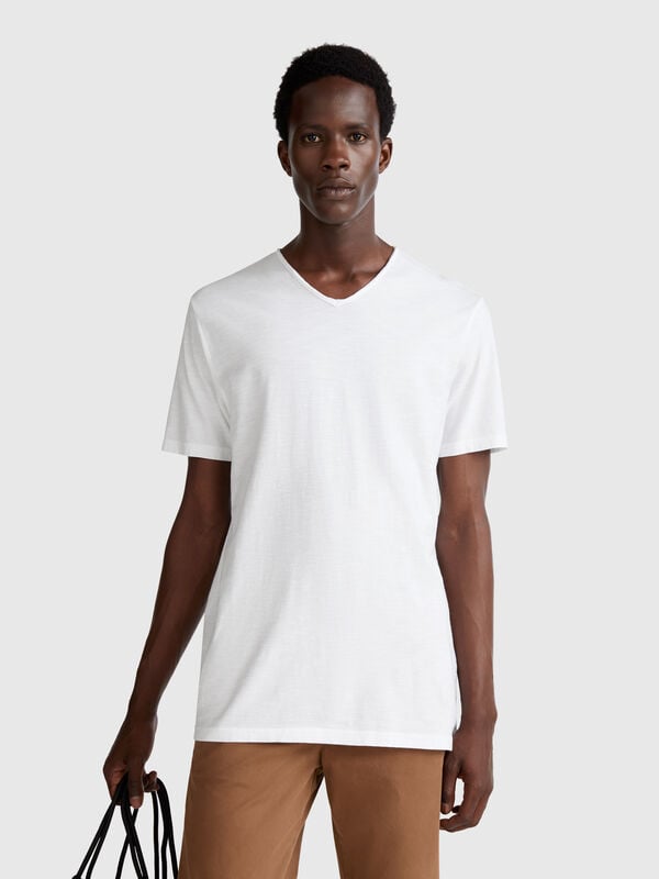 T-Shirt aus 100 % Baumwolle mit V-Ausschnitt Herren
