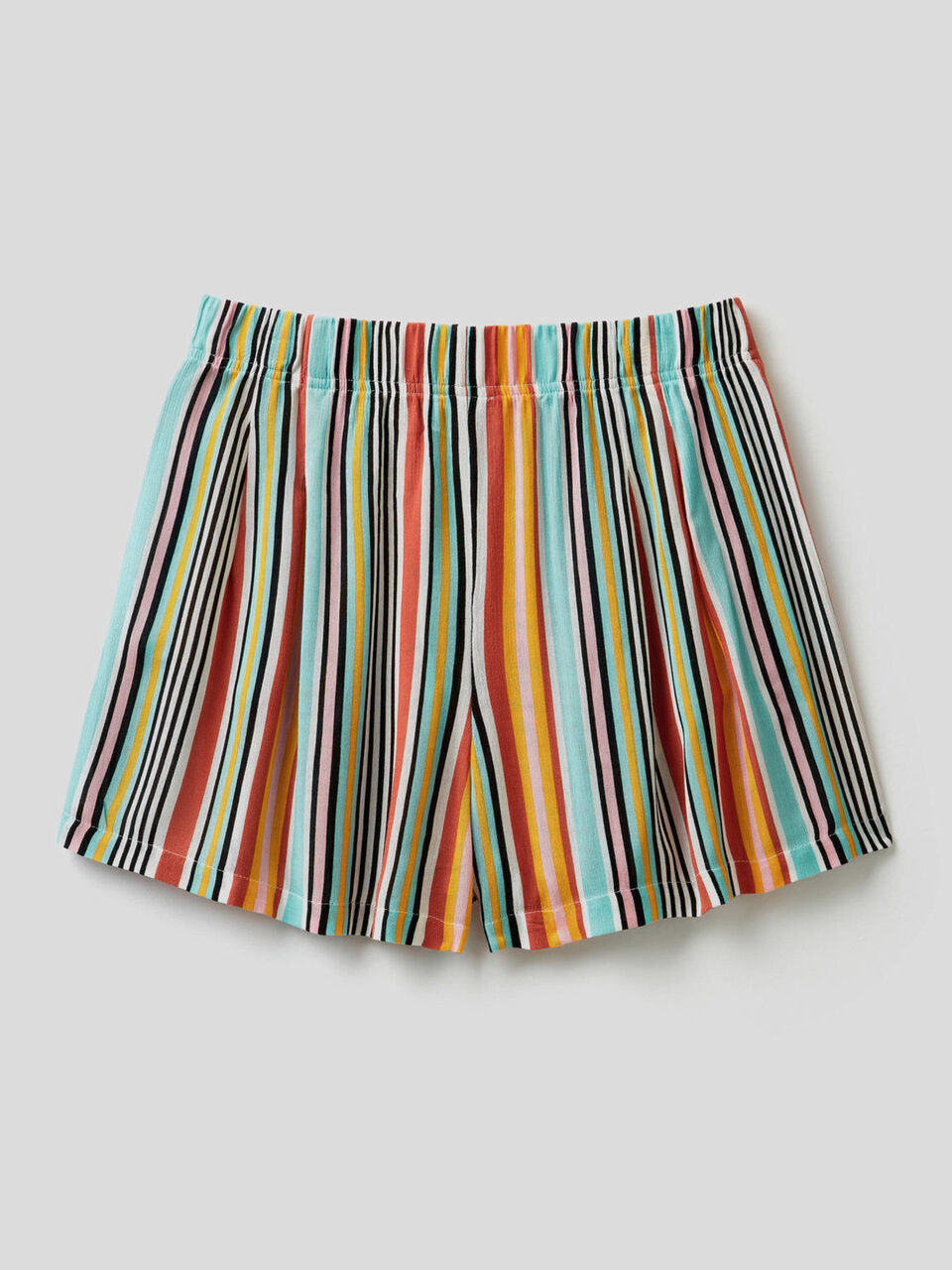 Shorts mit bunten Streifen image number 2