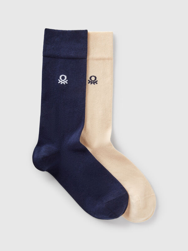 Zwei Paar hohe Socken