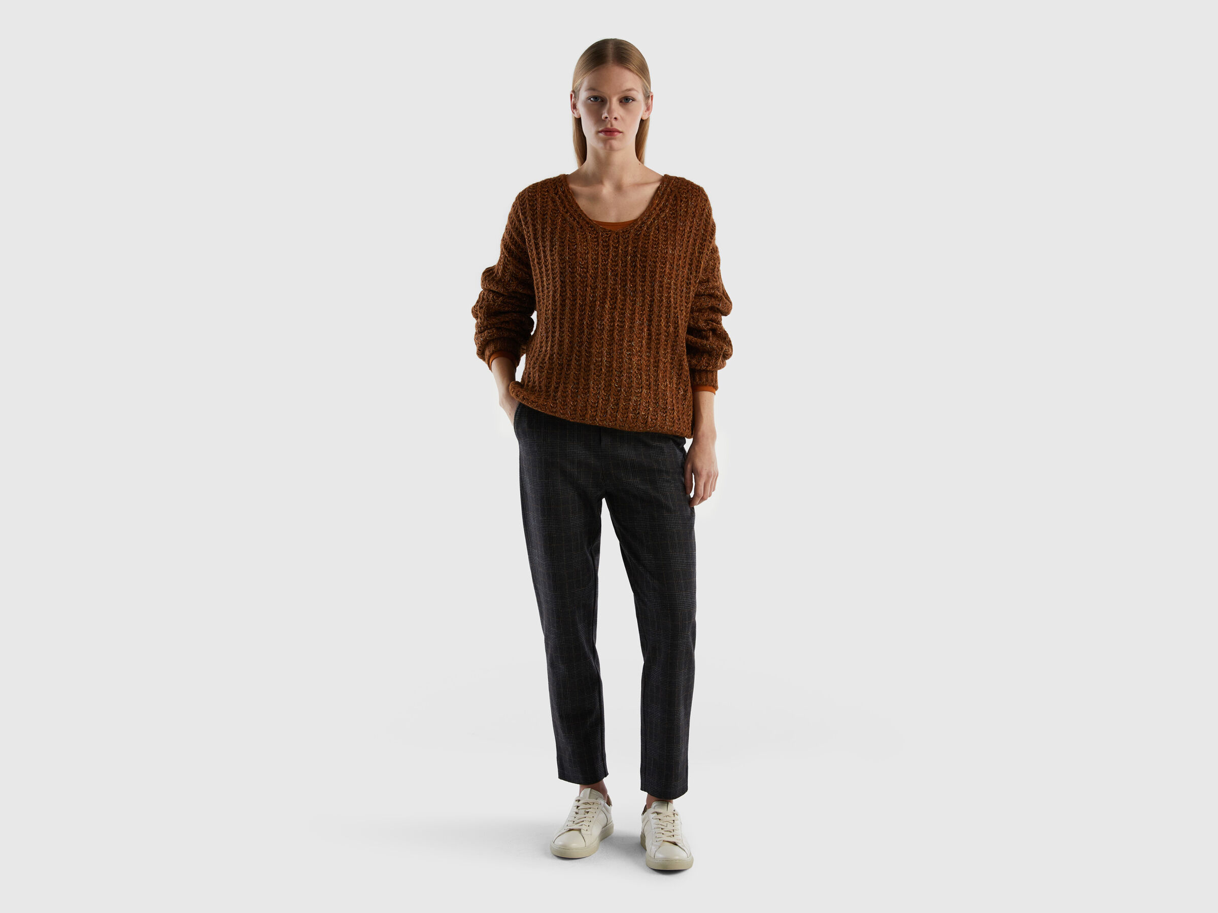 Pullover mit V-Ausschnitt in einer Wollmischung image number 3
