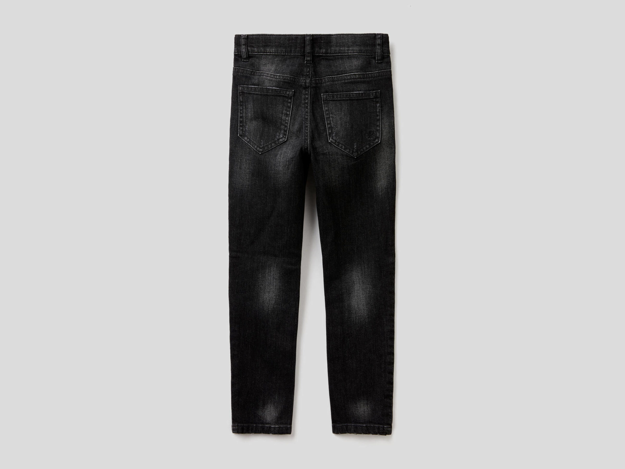 Skinny-Fit-Jeans mit Destroyed-Effekten image number null