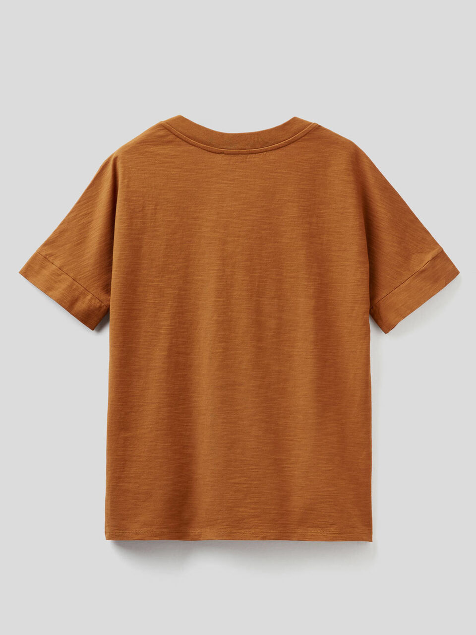 T-Shirt aus 100% Baumwolle mit V-Ausschnitt image number 2