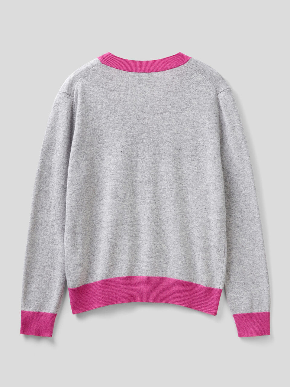 Pullover in einer Cashmeremischung mit V-Ausschnitt image number 2