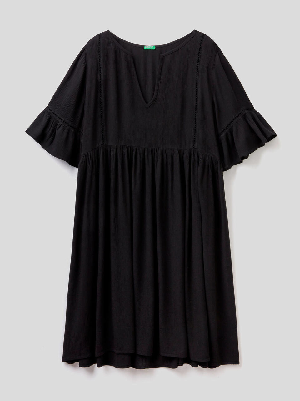 Kurzes Kleid mit Volant und Raffungen image number 1