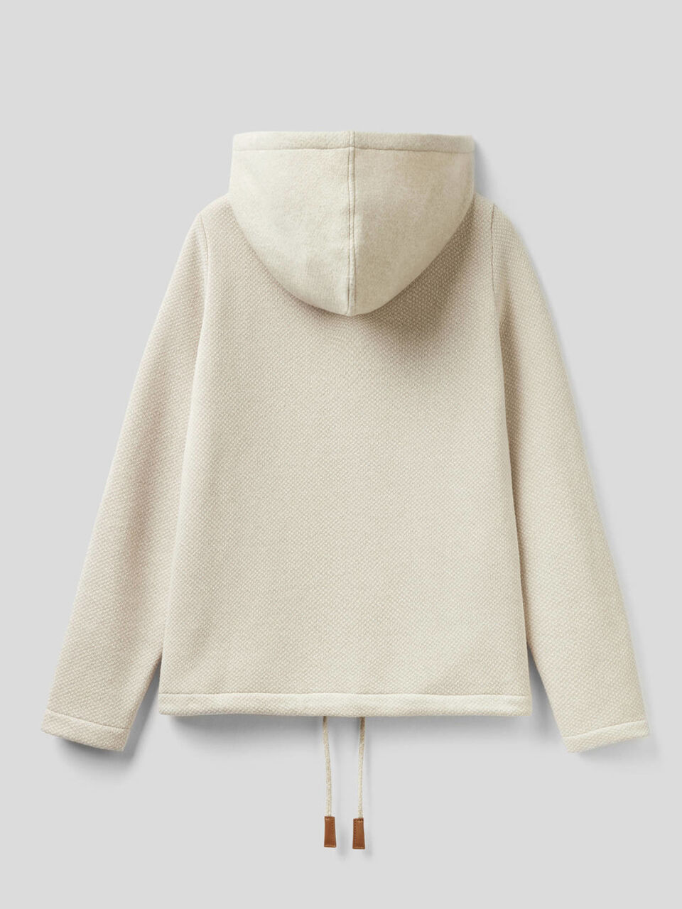 Sweatshirt mit Kapuze und einem Spiel aus Texturen image number 2