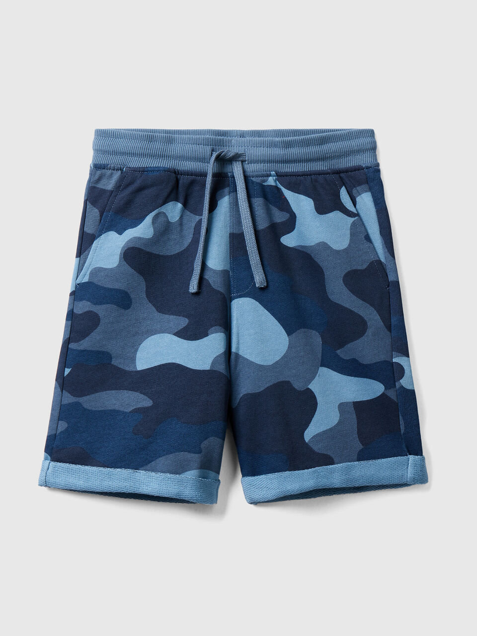 Gemusterte Bermudas aus Sweatstoff image number 1