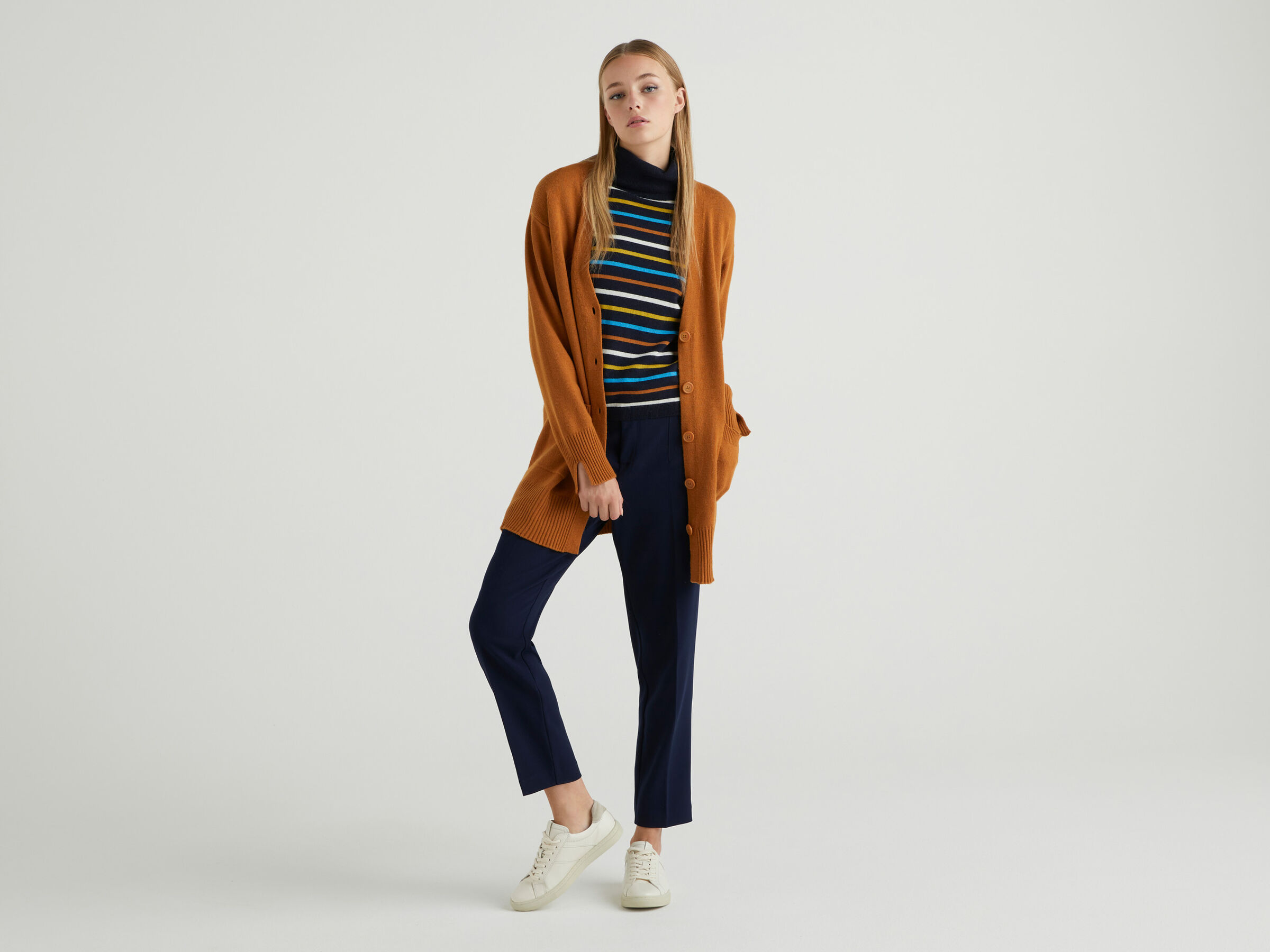 Lange Strickjacke mit Schlitzen image number 3