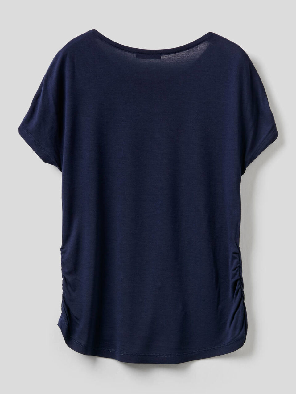 T-Shirt mit aufgestickten Perlen image number 2