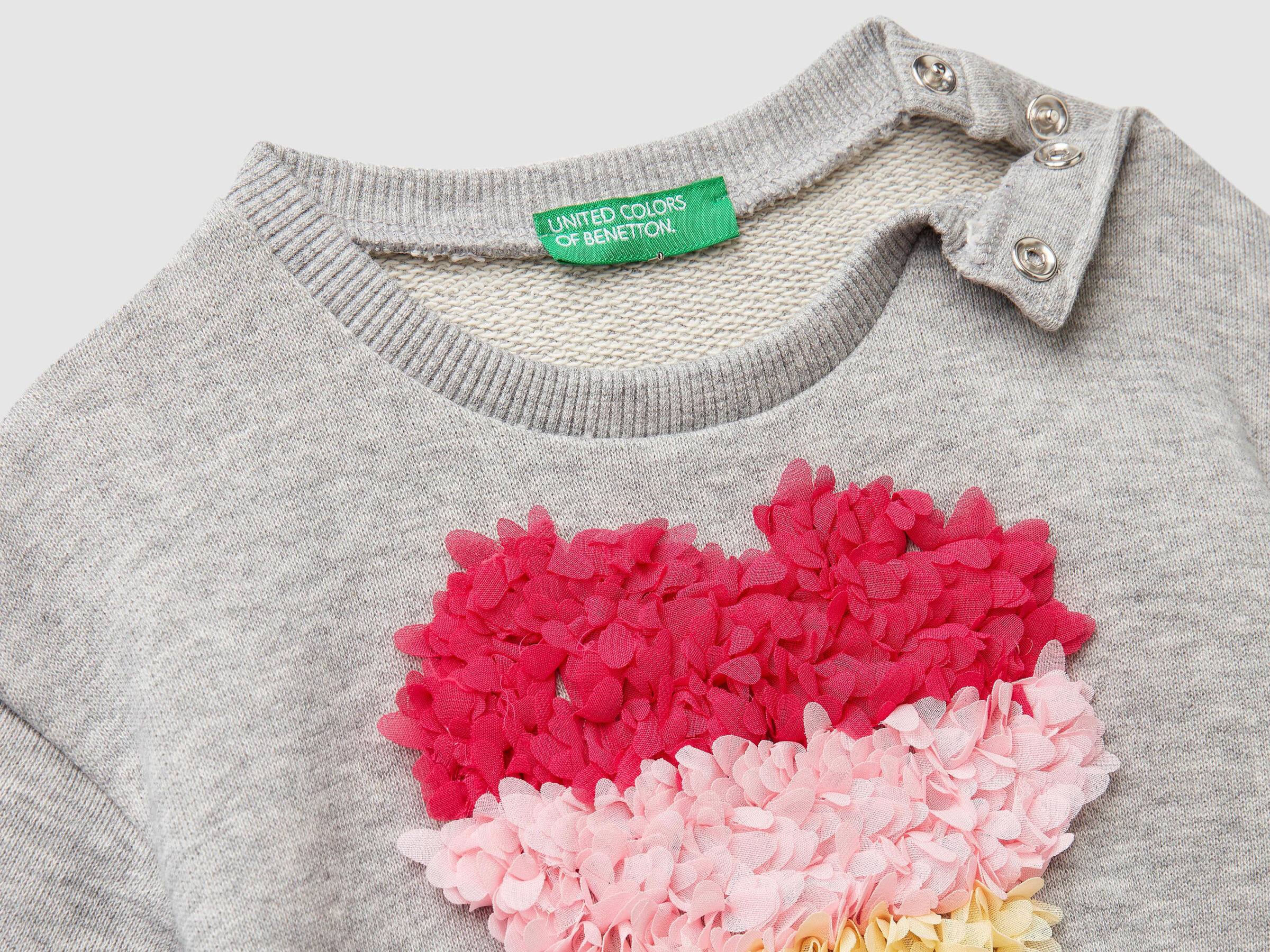 Sweatshirt mit aufgestickten Blütenblättern image number null