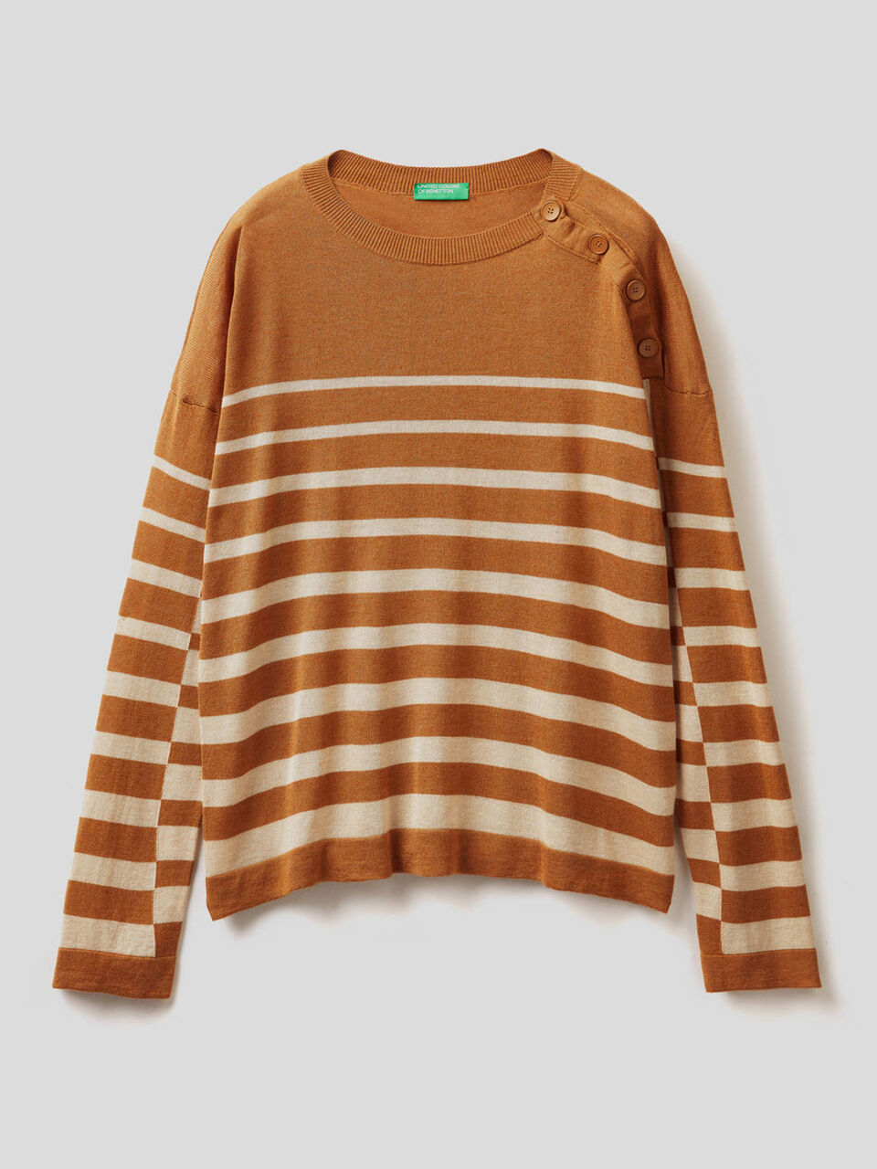 Gestreifter Pullover mit Detail in Form von Knöpfen image number 1