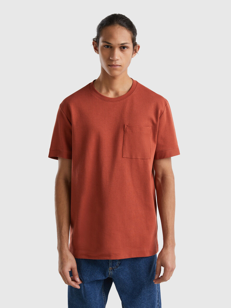 Shirt aus 100% Baumwolle mit kleiner Tasche