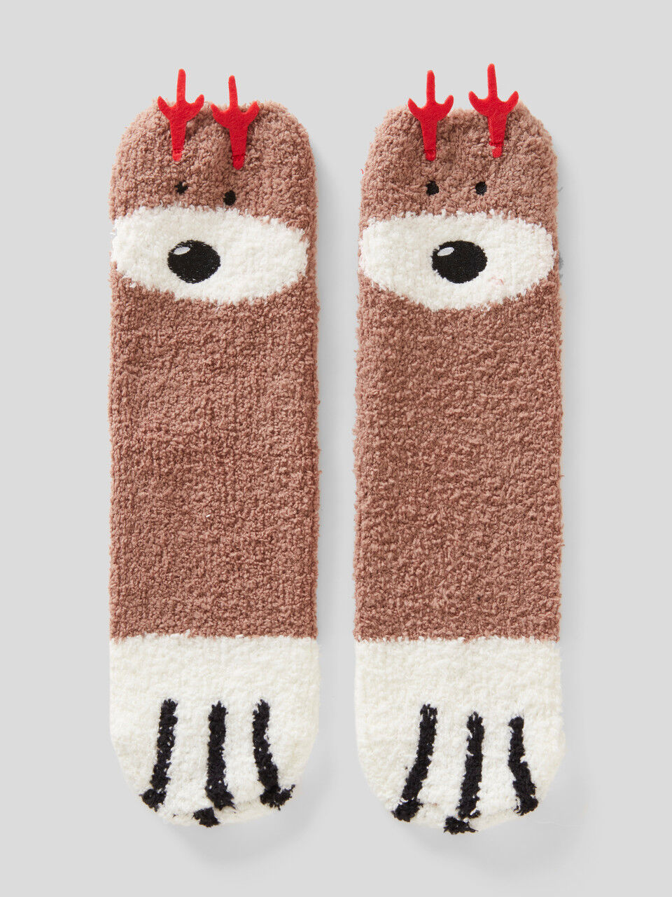 Weihnachtliche Socken mit Rentier-Design