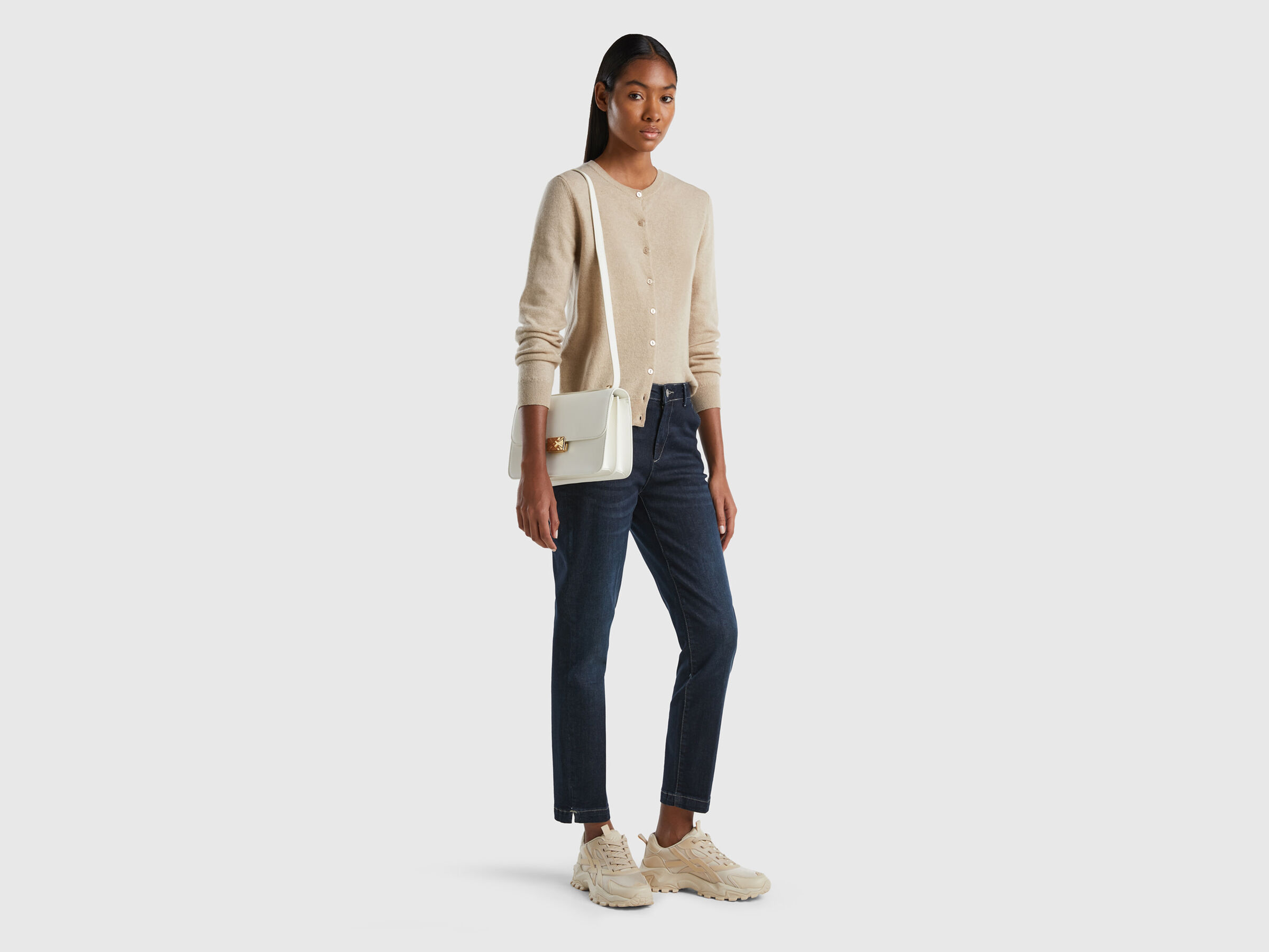 Strickjacke aus reiner Schurwolle mit Rundausschnitt image number 3