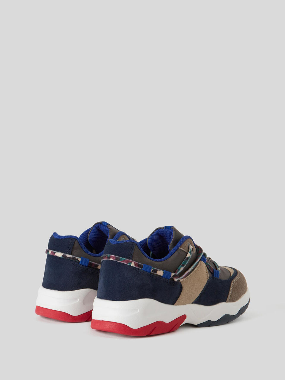 Sneakers mit gedruckten Schnüren image number 2