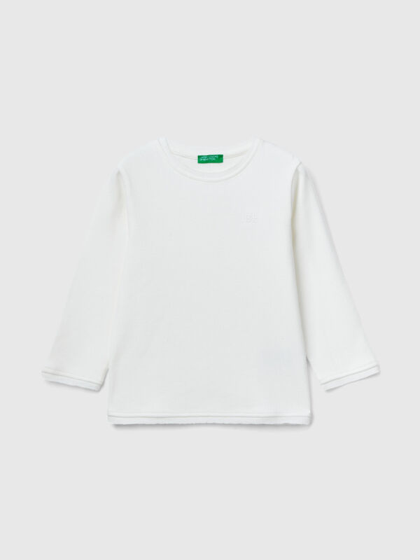 Shirt mit "BE"-Stickerei