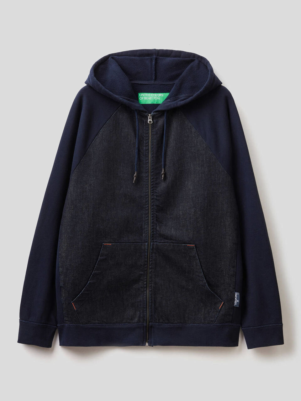 Sweatshirt mit Kapuze und Einsätzen aus Jeansstoff image number 1