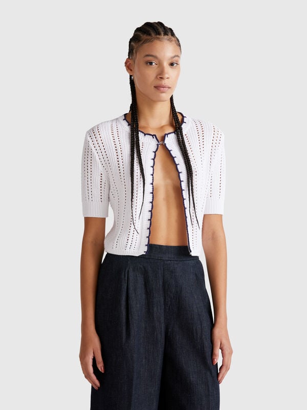 Kurze, perforierte Strickjacke Damen