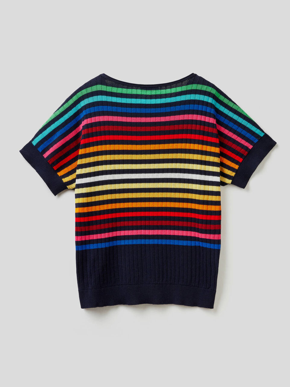 Pullover mit kurzen Ärmeln und bunten Streifen image number 2