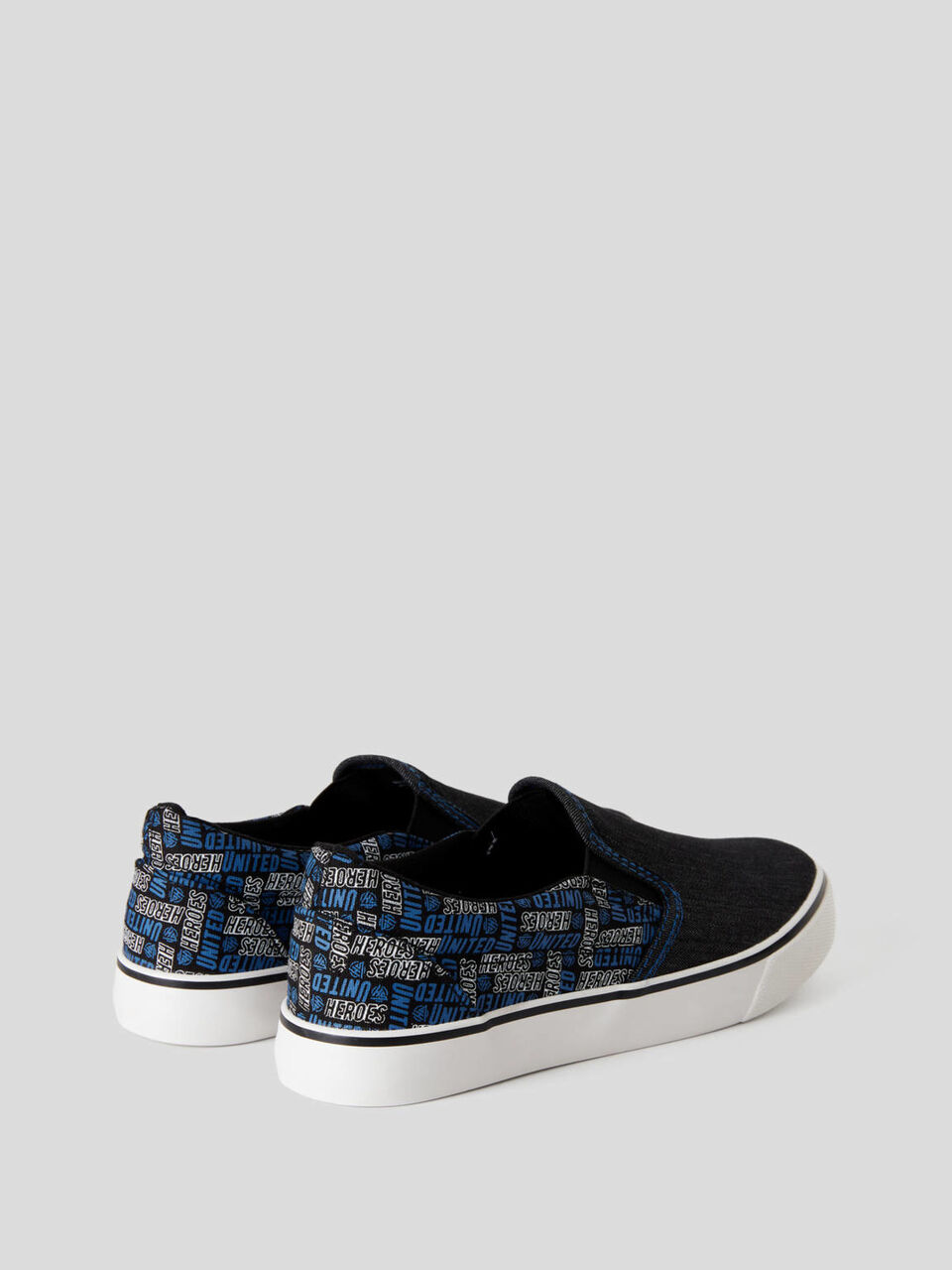 Sneakers im Skater-Stil aus Stoff image number 2