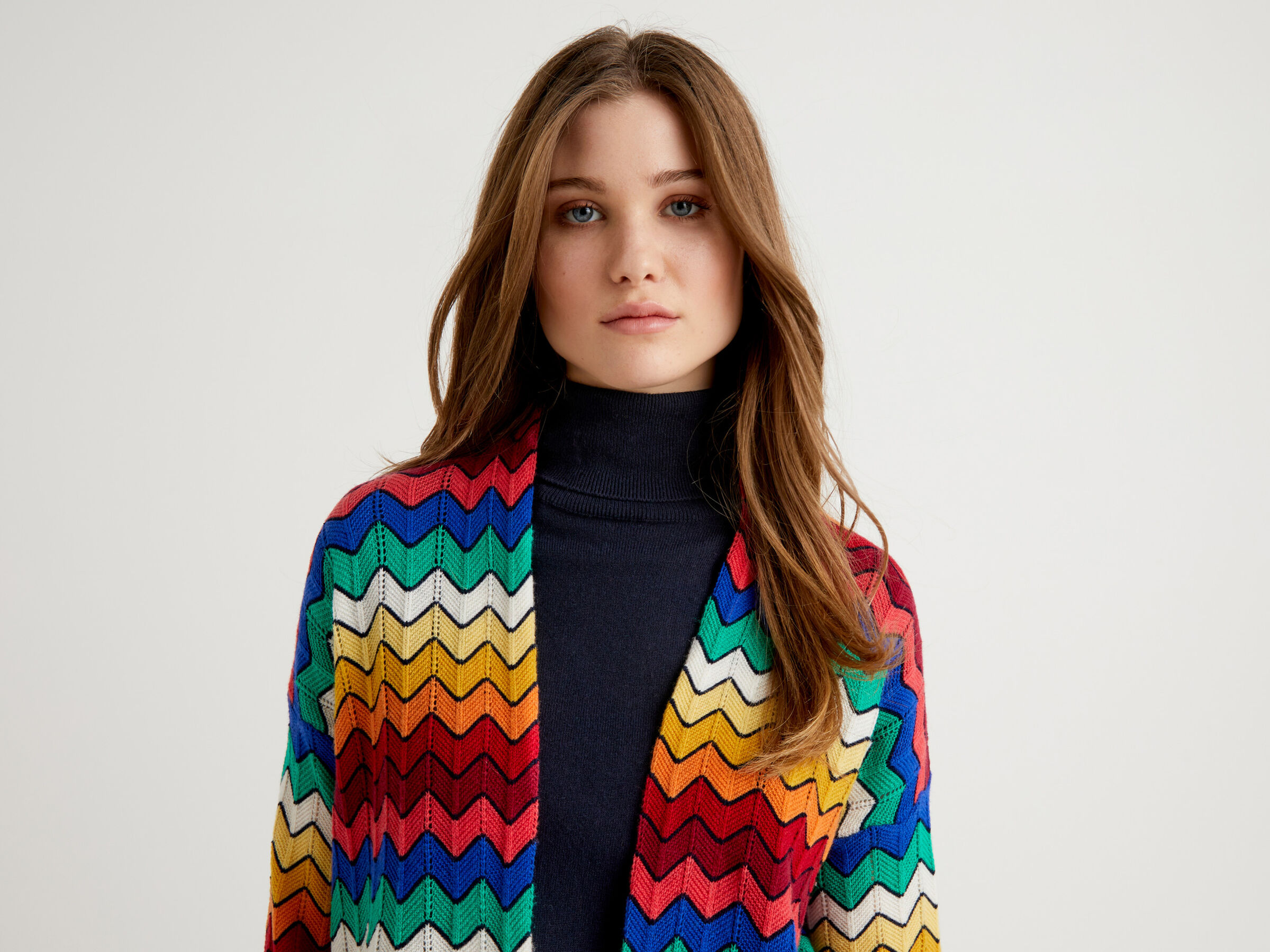 Strickjacke mit buntem Zickzack-Muster image number 4