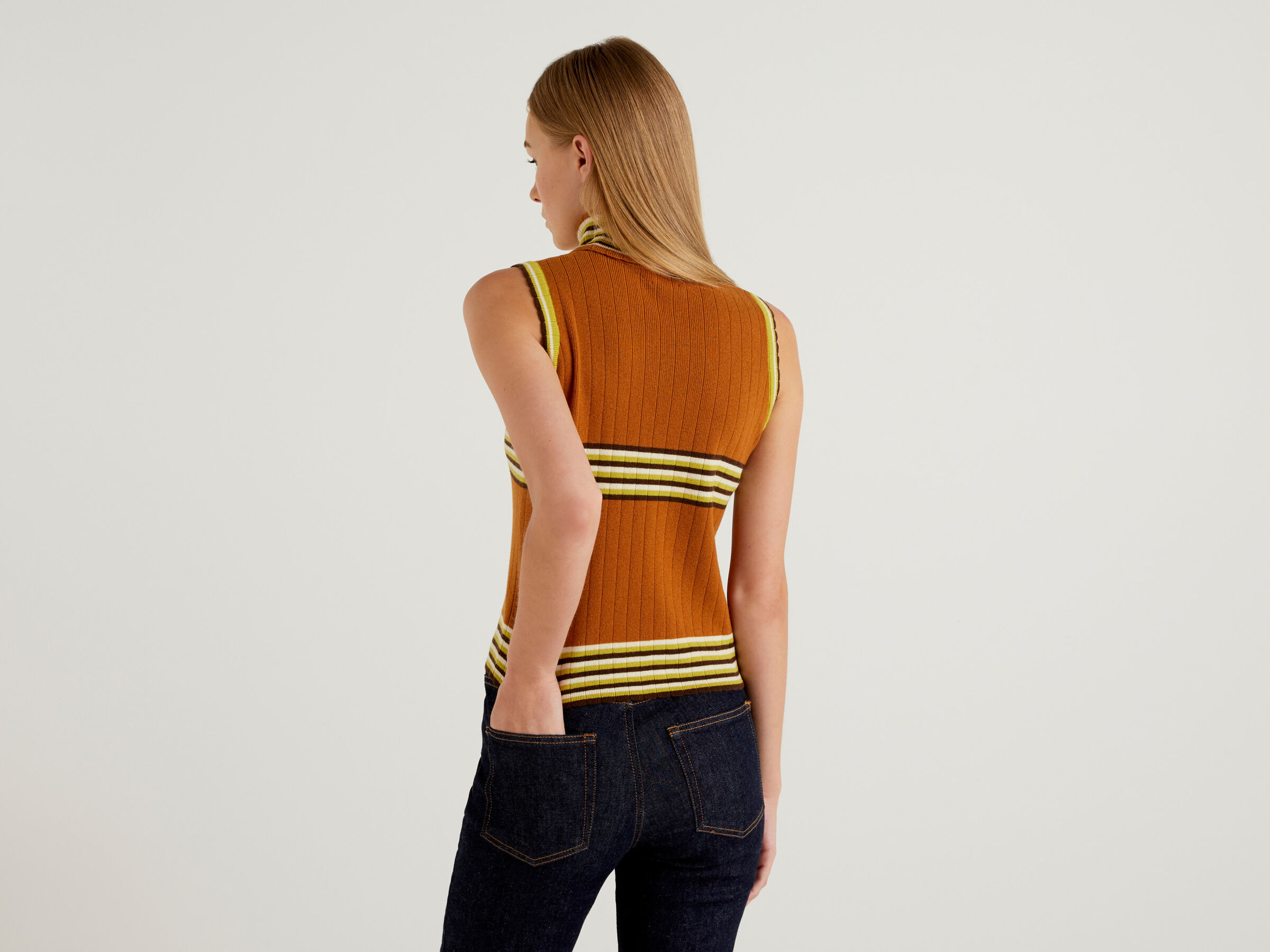 Ärmelloser Rollkragenpullover mit Streifen image number 2