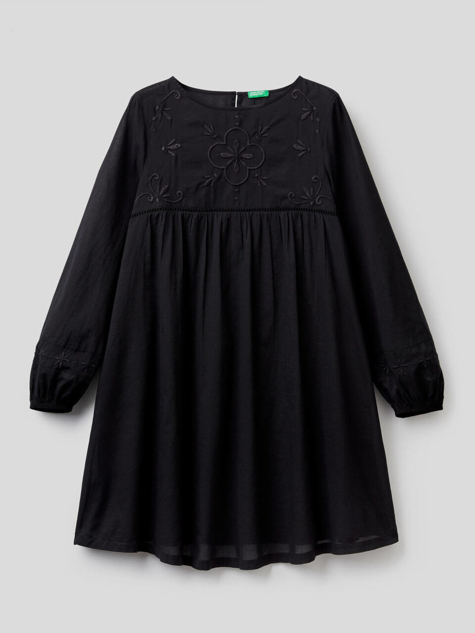 Kleid in leichter Baumwolle mit Stickereien image number 1